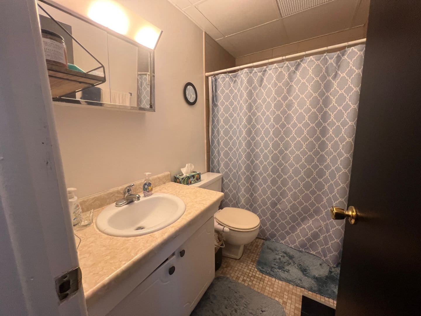 Milwaukee Apartment: 1576 N. Warren Ave.