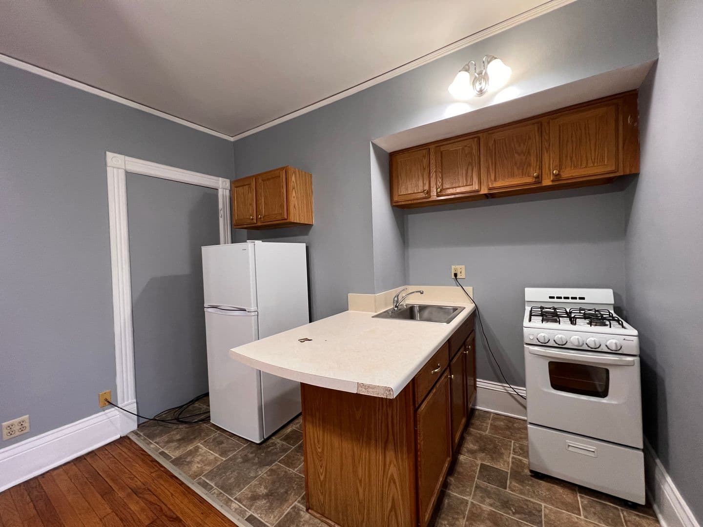 Milwaukee Apartment: 1830 N. Oakland Ave.