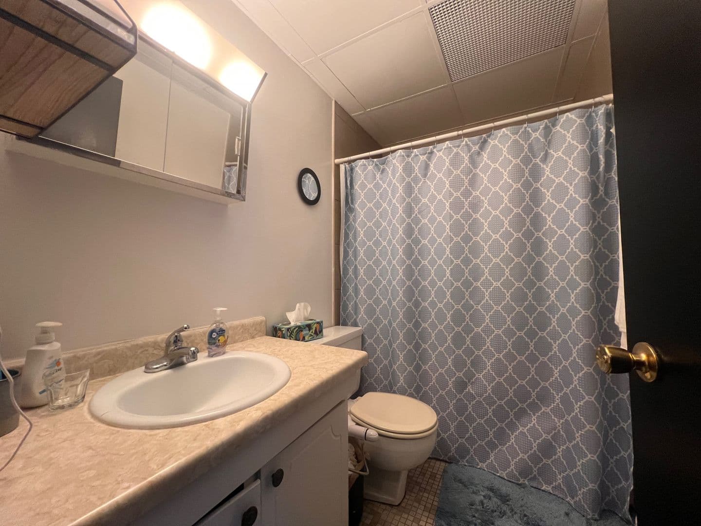Milwaukee Apartment: 1576 N. Warren Ave.