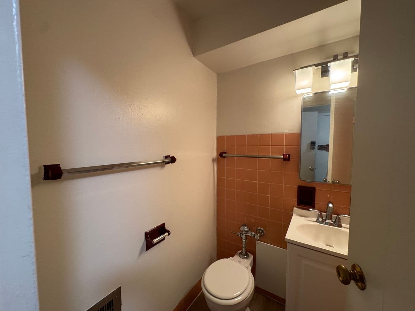 Milwaukee Apartment: 1560 N. Prospect Ave.
