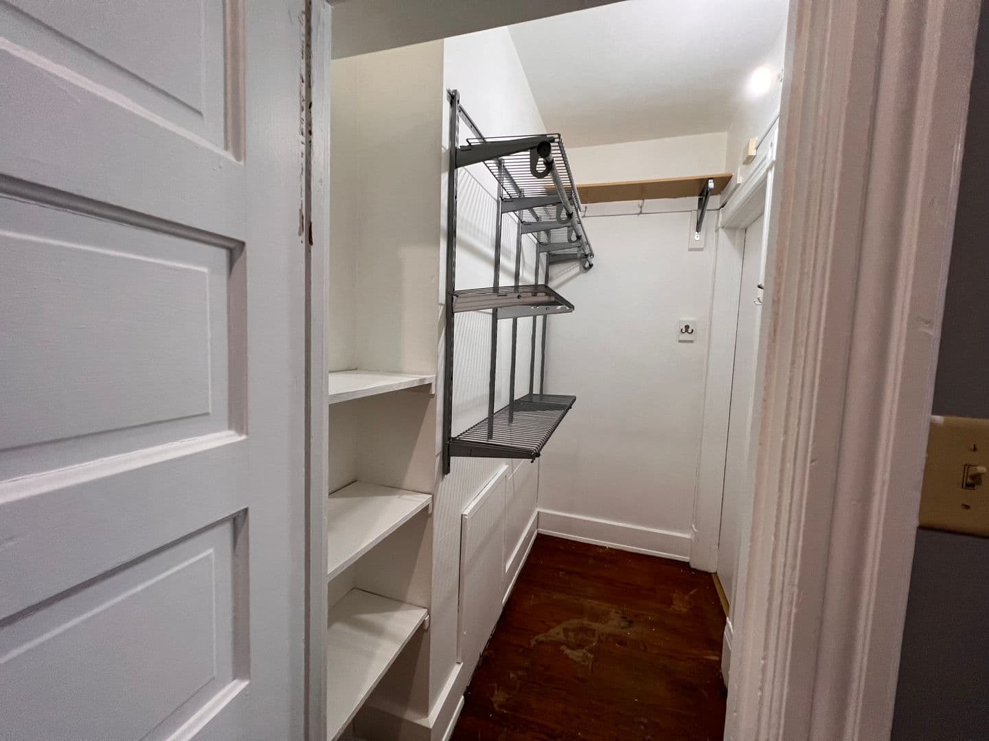 Milwaukee Apartment: 1830 N. Oakland Ave.