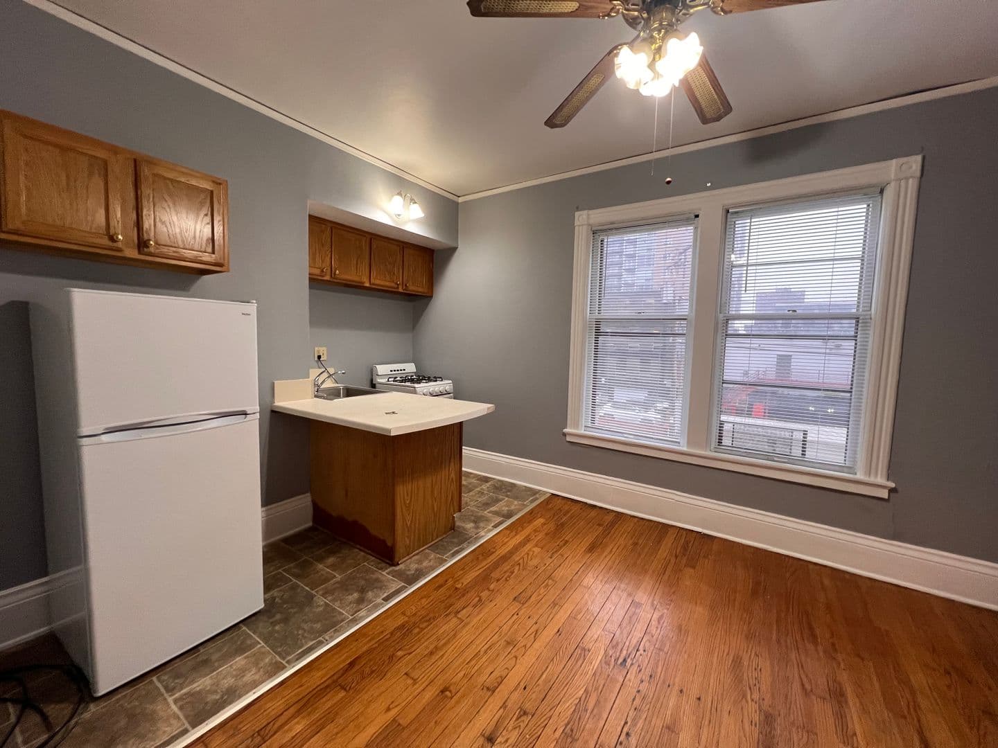 Milwaukee Apartment: 1830 N. Oakland Ave.