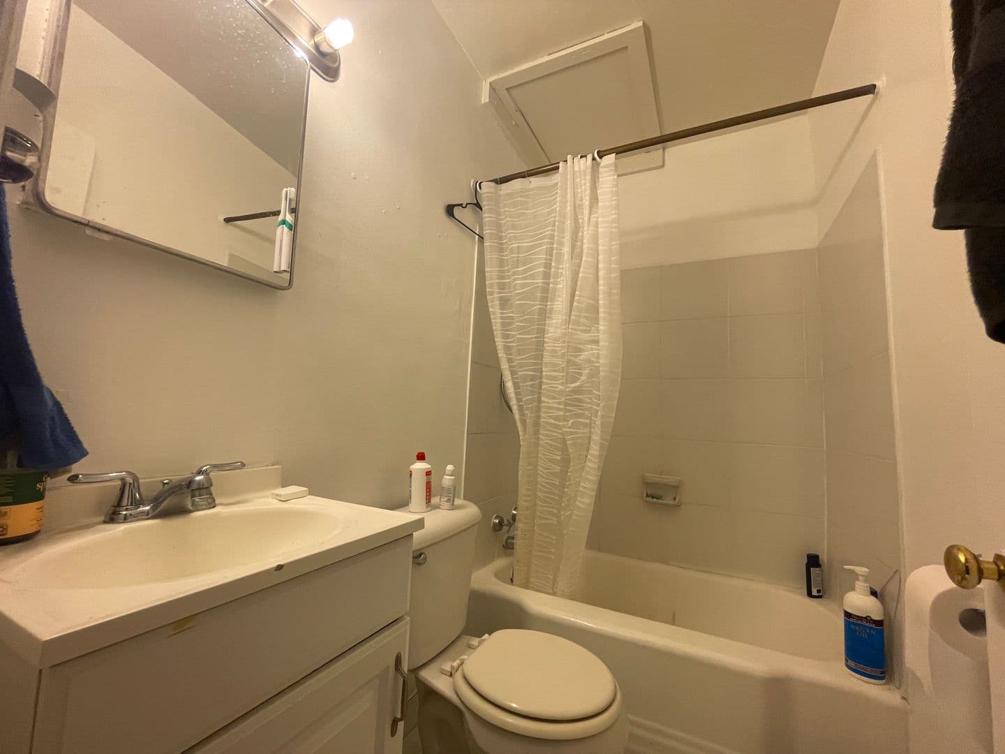Shorewood Apartment: 3553 N. Oakland Ave