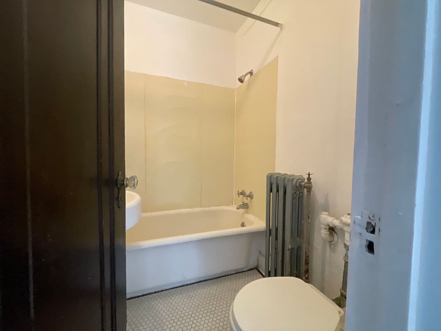 Milwaukee Apartment: 1767 N. Arlington Place