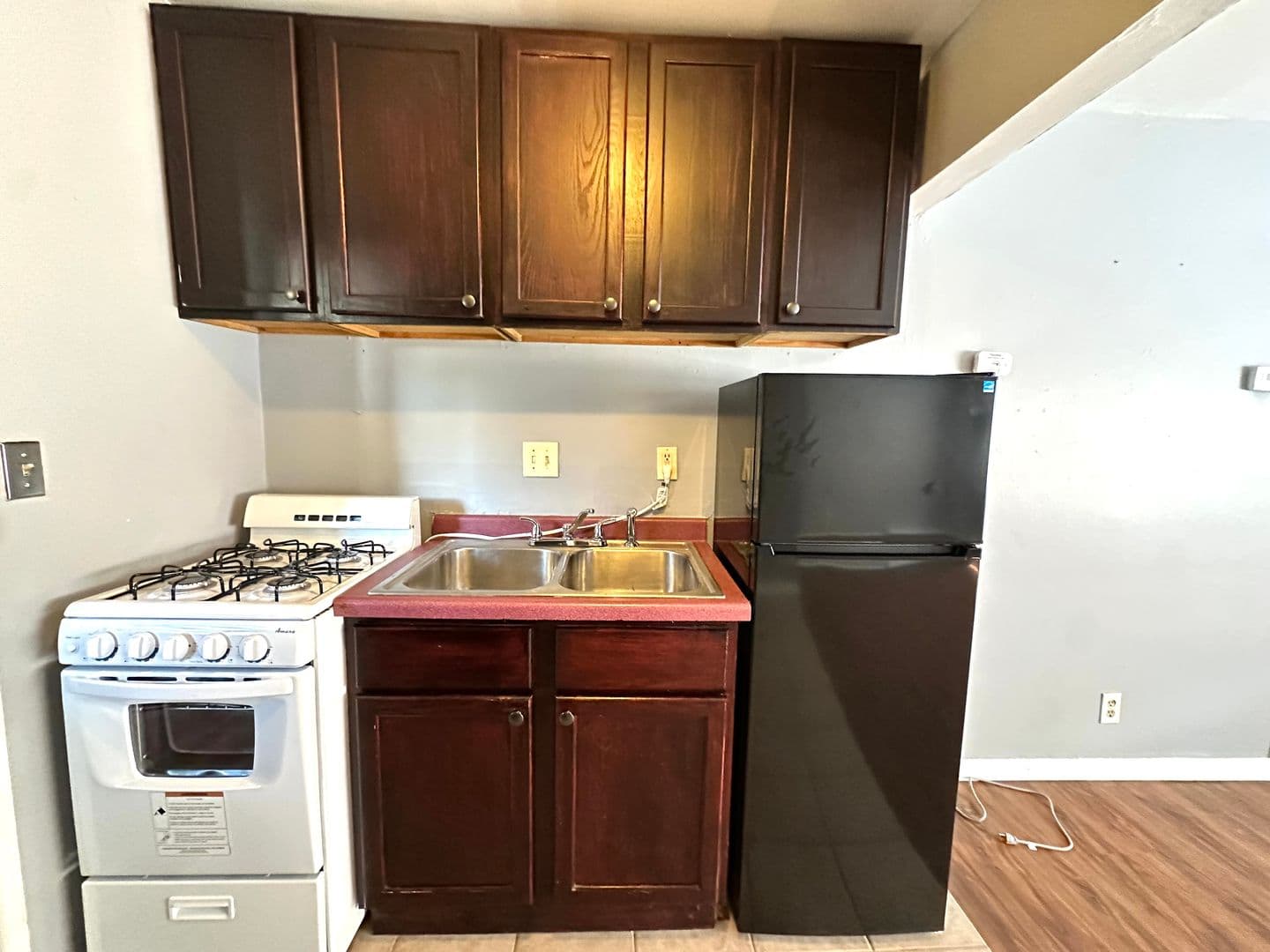 Milwaukee Apartment: 1456 N. Farwell Avenue