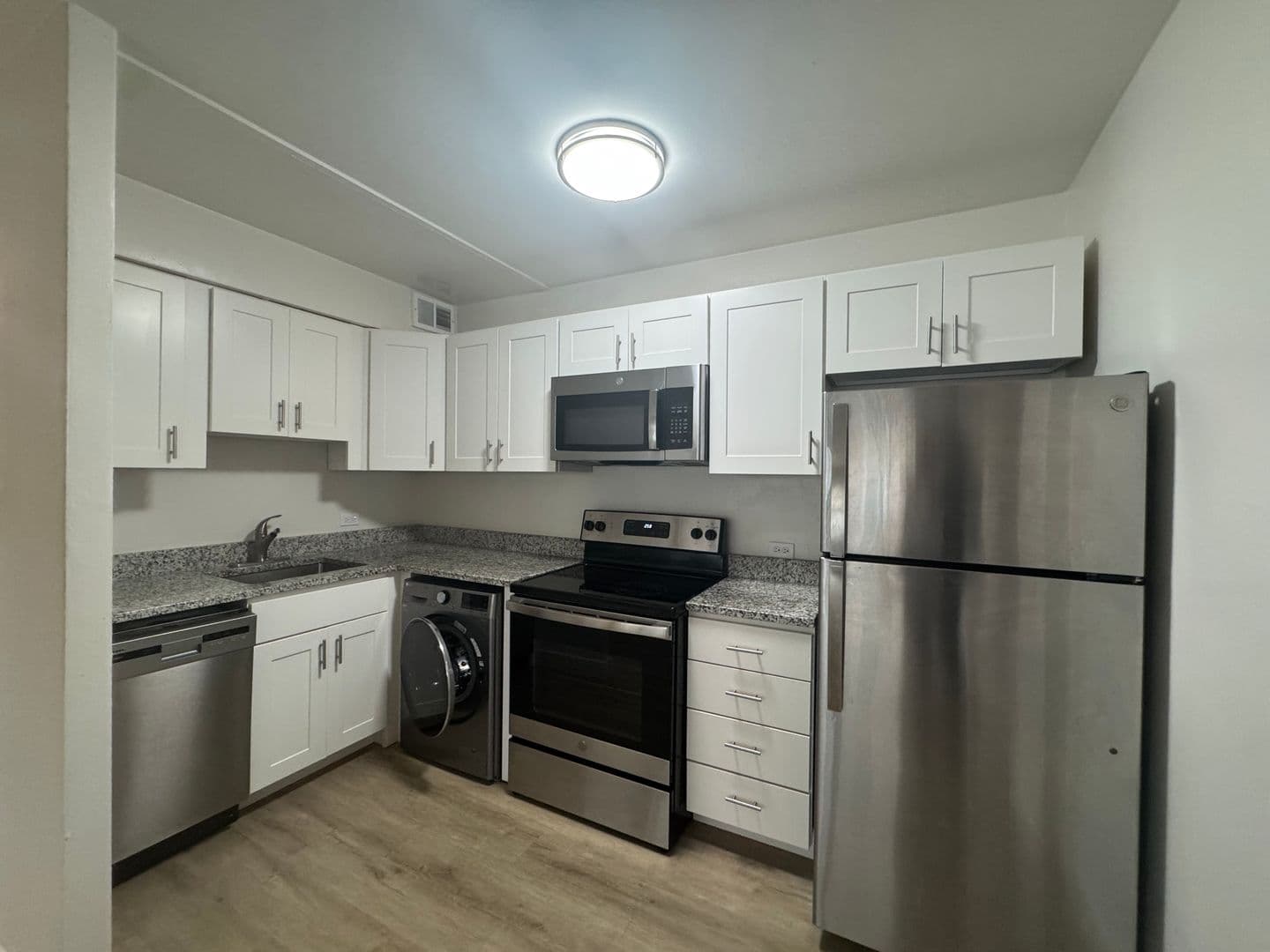 Milwaukee Apartment: 1560 N. Prospect Ave.