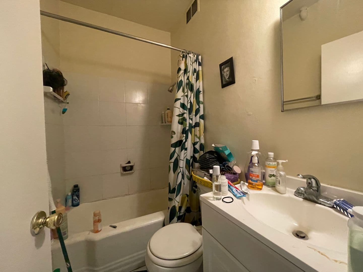 Shorewood Apartment: 3553 N. Oakland Ave