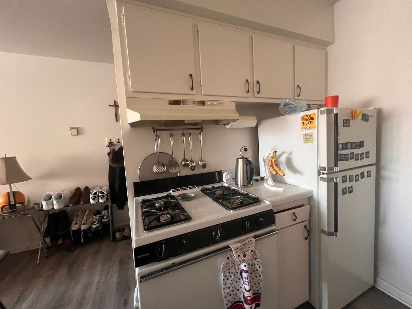 Milwaukee Apartment: 1576 N. Warren Ave.
