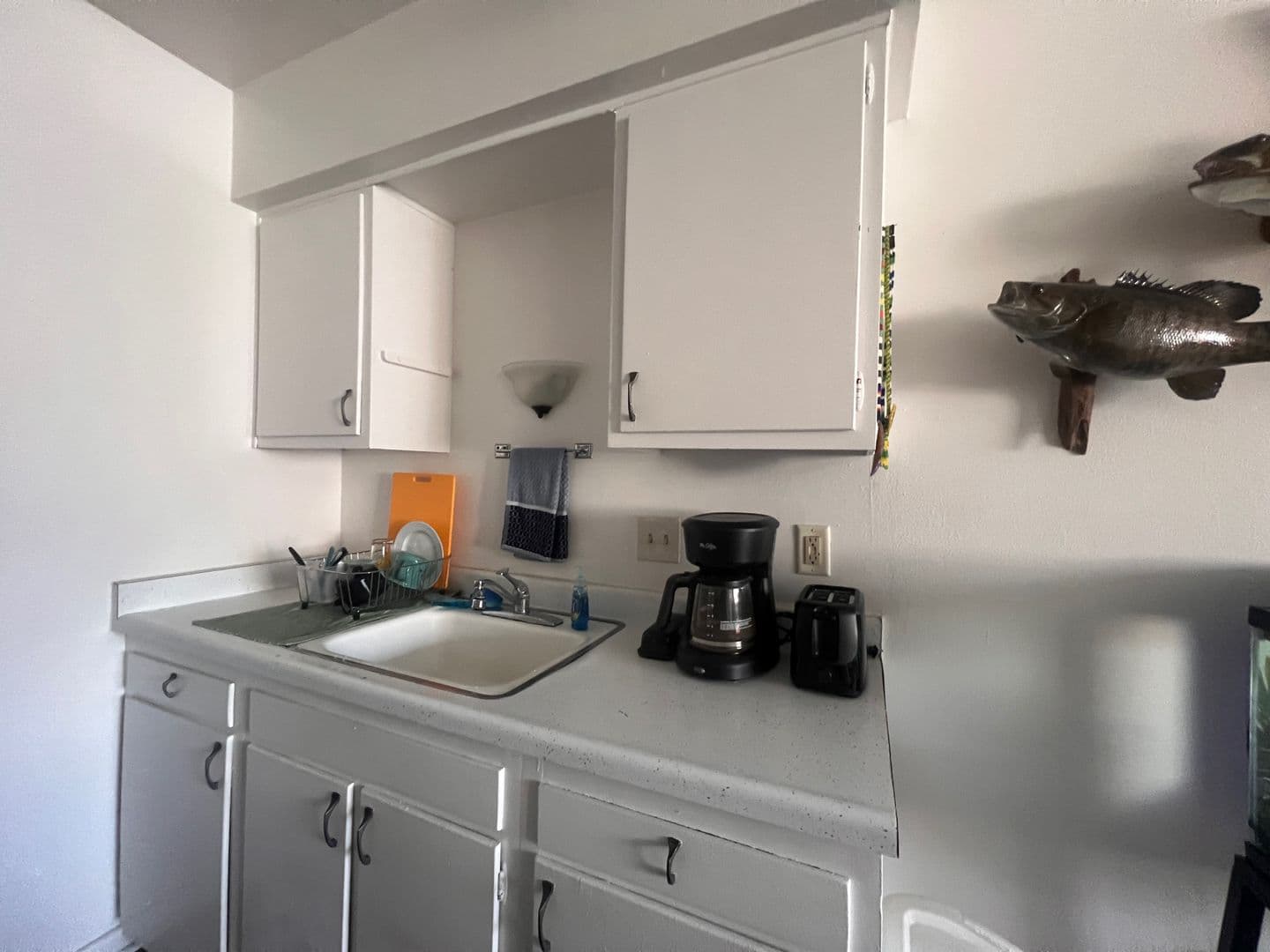 Milwaukee Apartment: 1576 N. Warren Ave.