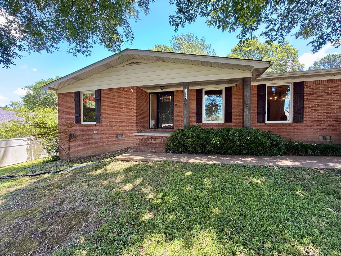 Jonesboro House: 316 Marzee Ann Drive
