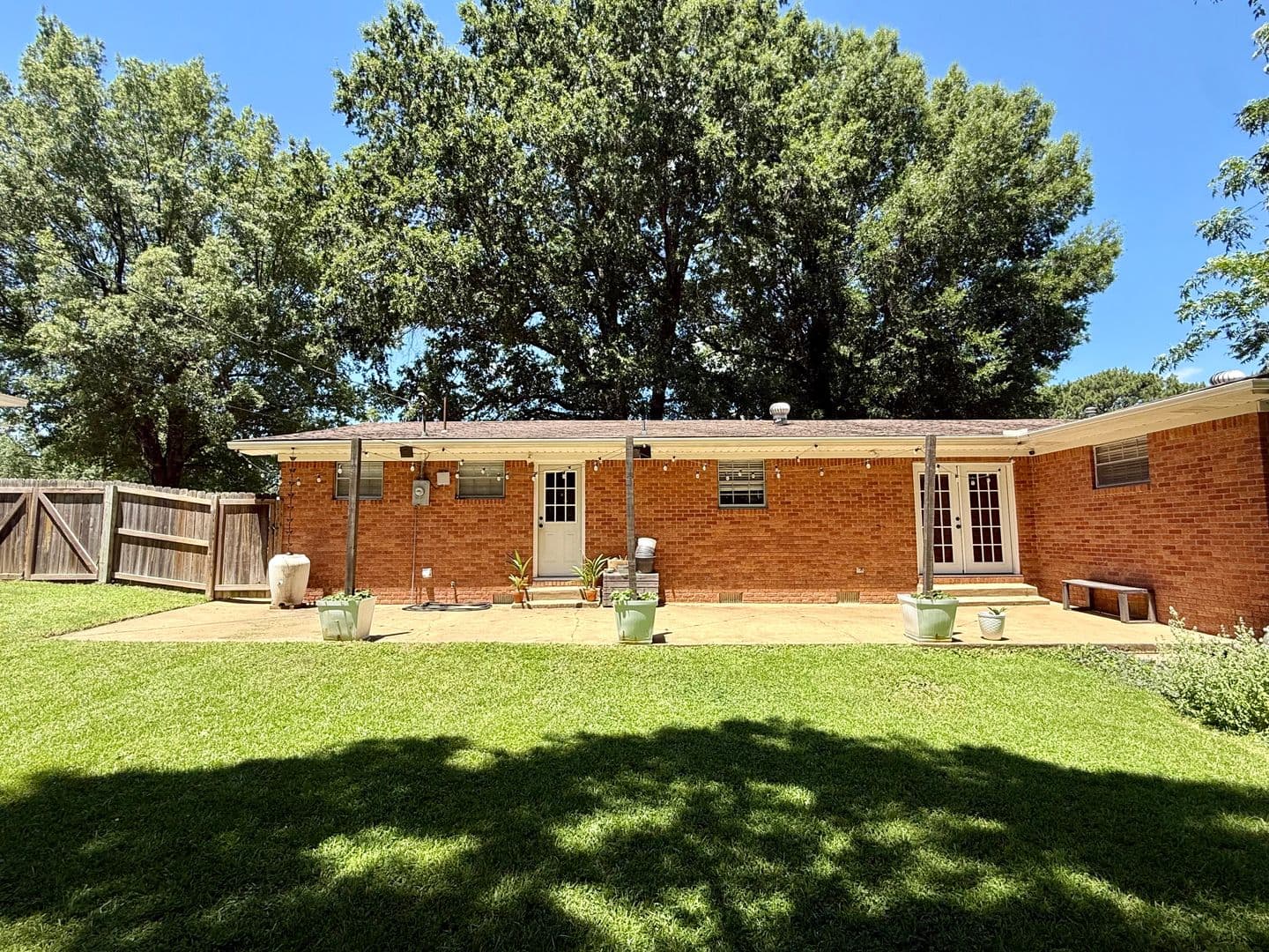 Jonesboro House: 316 Marzee Ann Drive