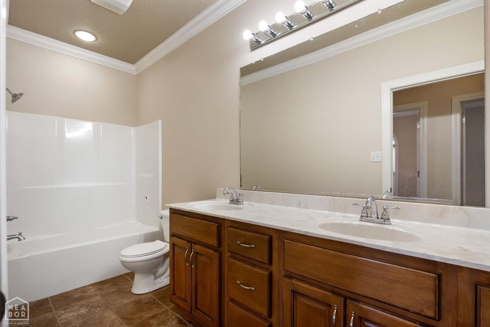 Jonesboro House: 4801 Lochmoor