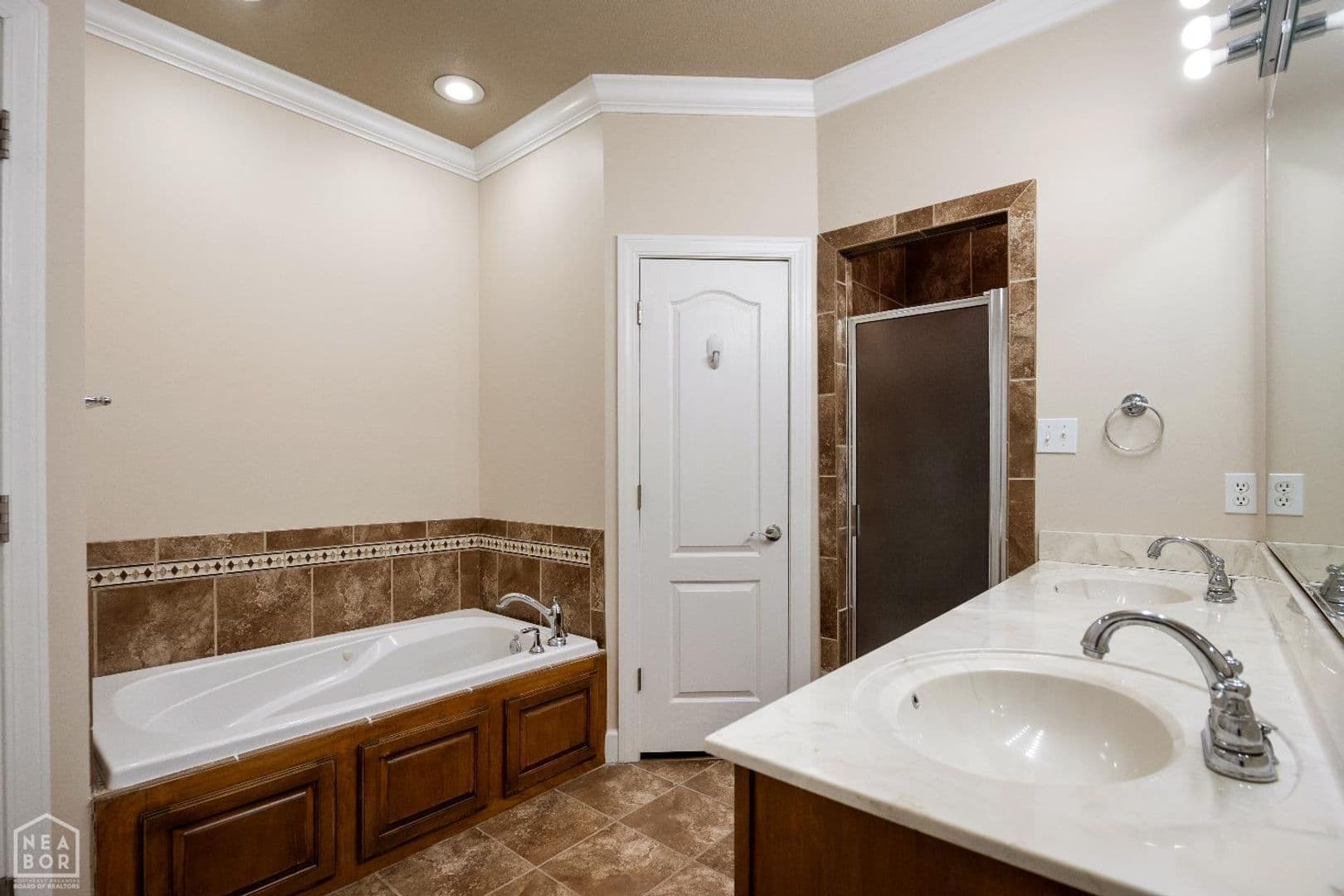Jonesboro House: 4801 Lochmoor