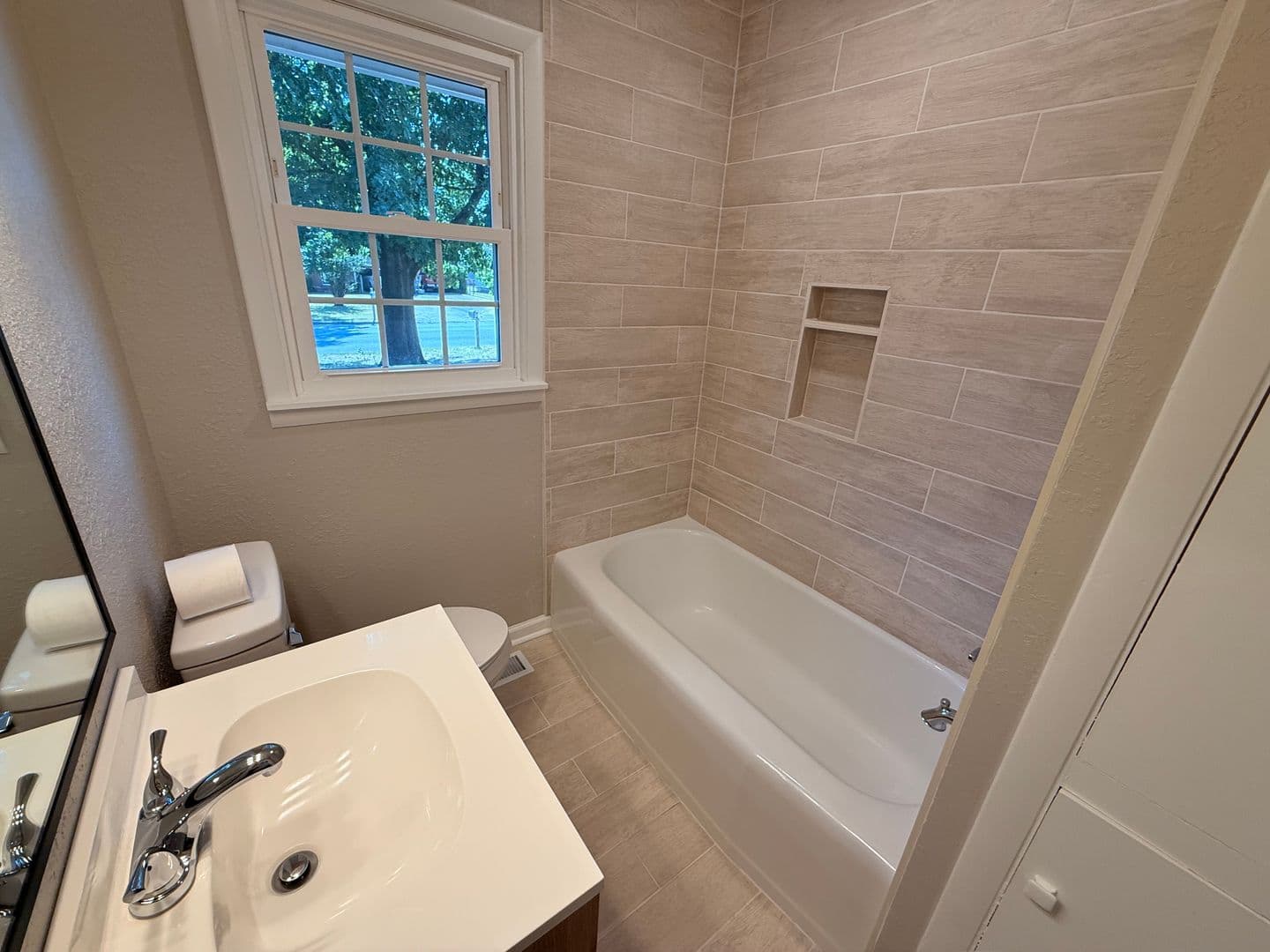 Jonesboro House: 1801 Bernard