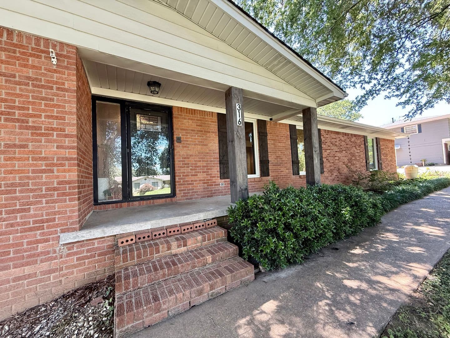 Jonesboro House: 316 Marzee Ann Drive