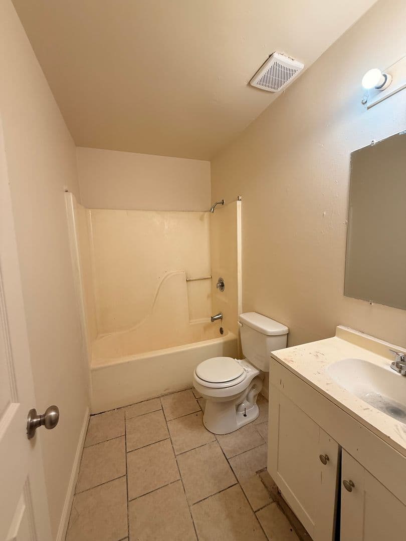 Jonesboro Apartment: 1723 S Church St