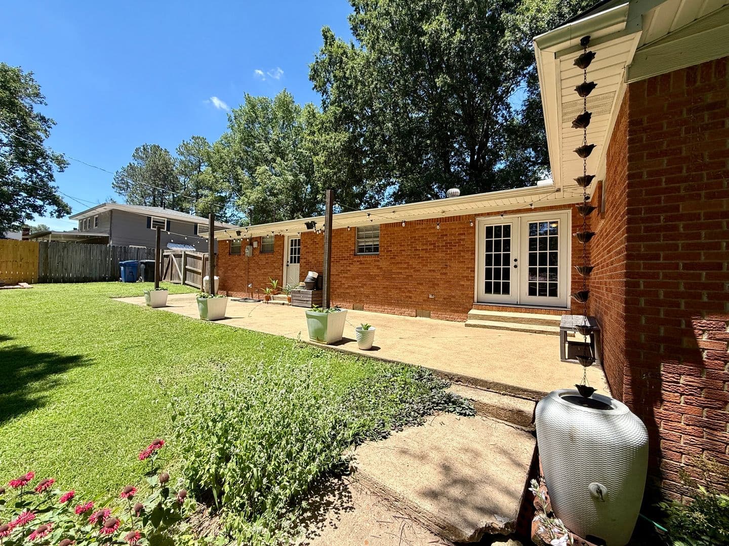 Jonesboro House: 316 Marzee Ann Drive