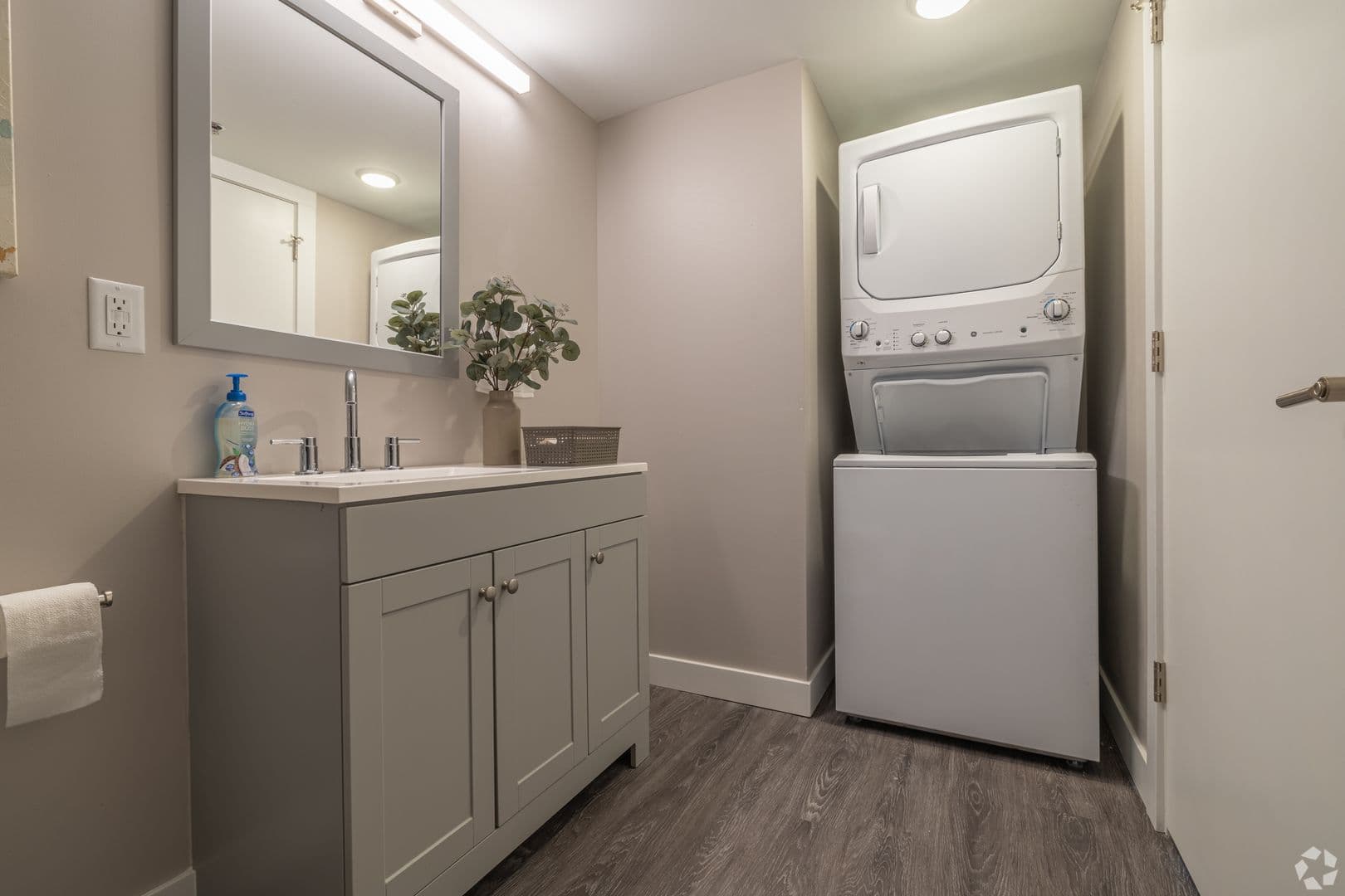 Glendale Apartment: 1616 W Bender Rd.