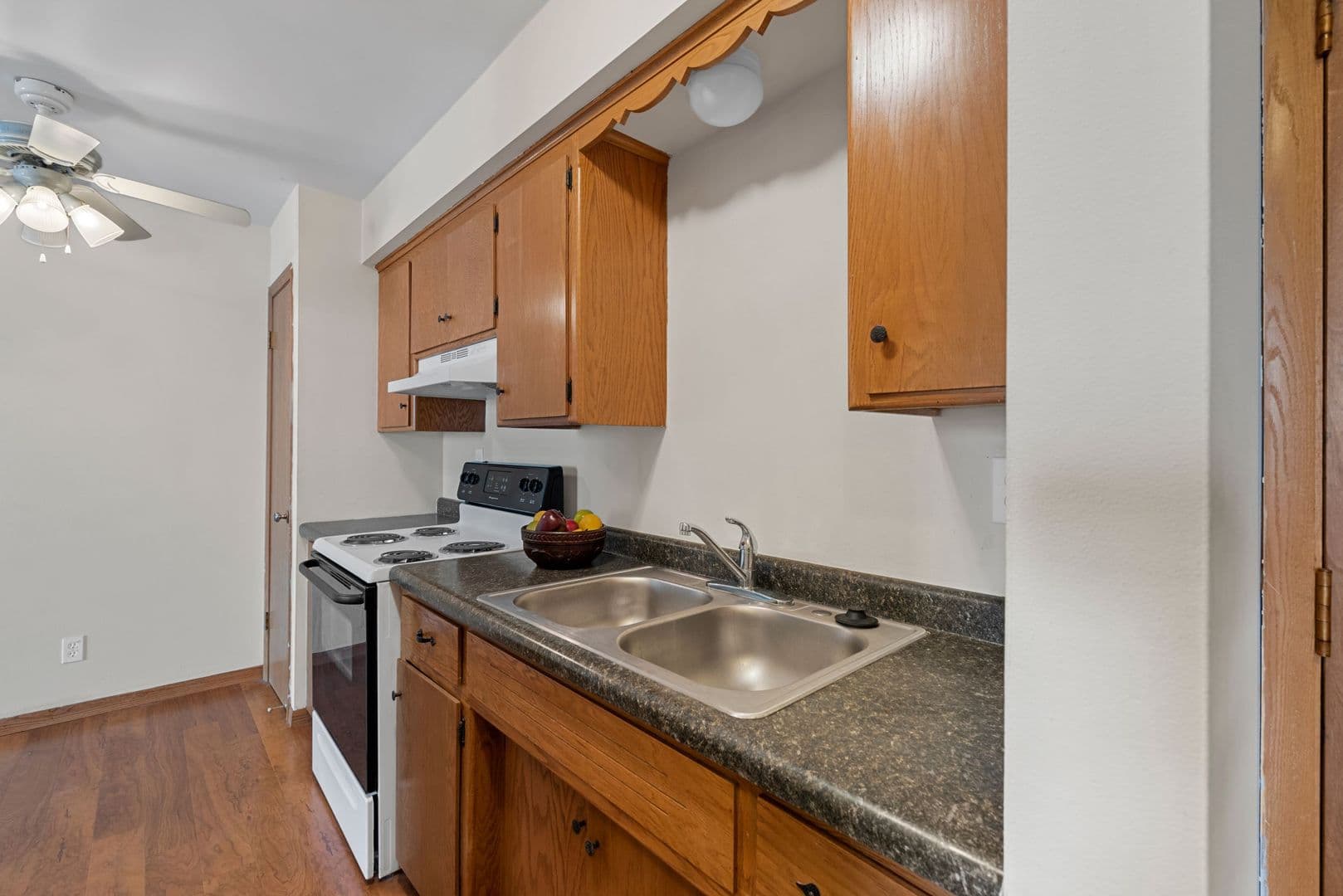 Menomonee Falls Apartment: N86 W16351 Appleton Ave.
