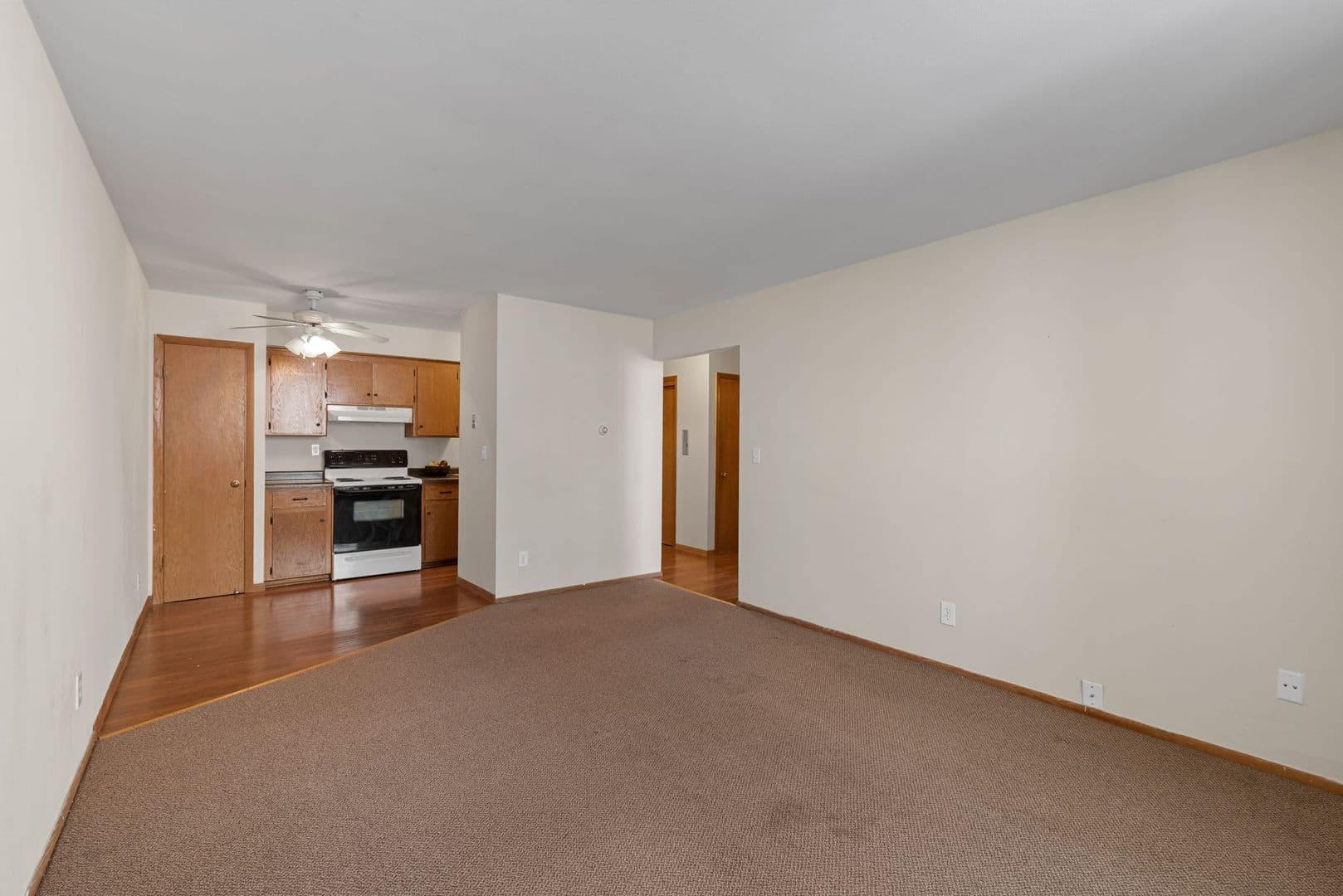 Menomonee Falls Apartment: N86 W16351 Appleton Ave.