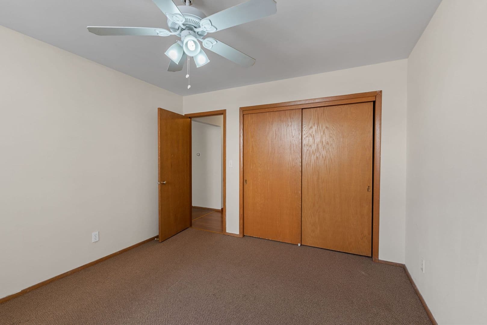 Menomonee Falls Apartment: N86 W16351 Appleton Ave.