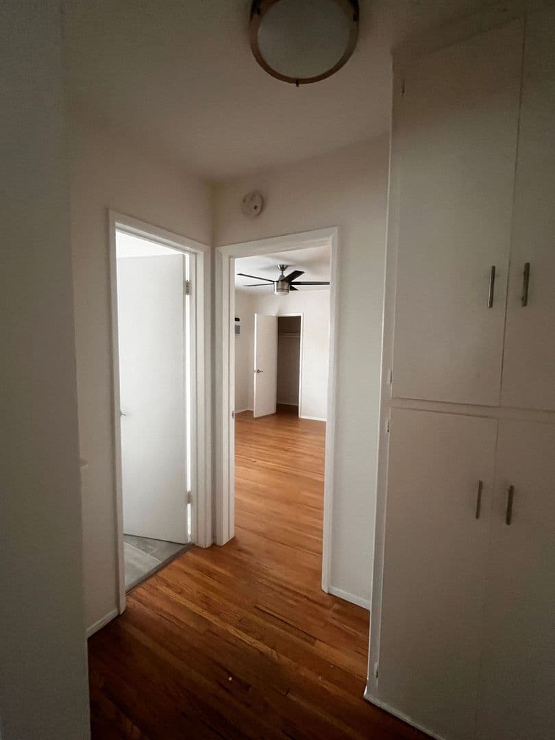 Los Angeles Apartment: 4757-4761 San Vicente Blvd.
