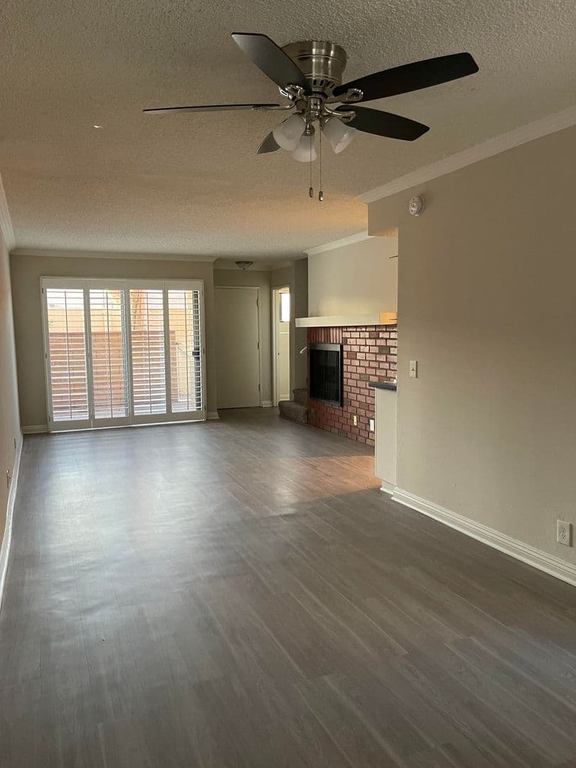 Canoga Park Townhome: 21051 Gresham Street