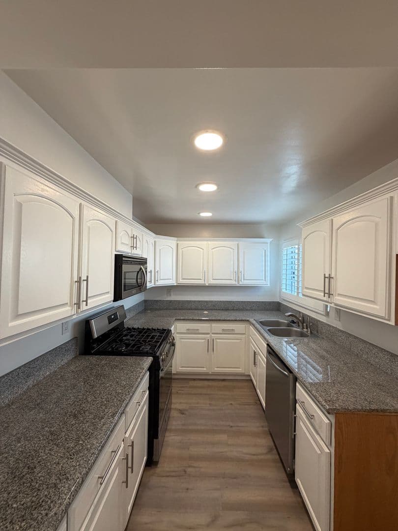 Beverly Hills Apartment: 442 So. Rexford Drive