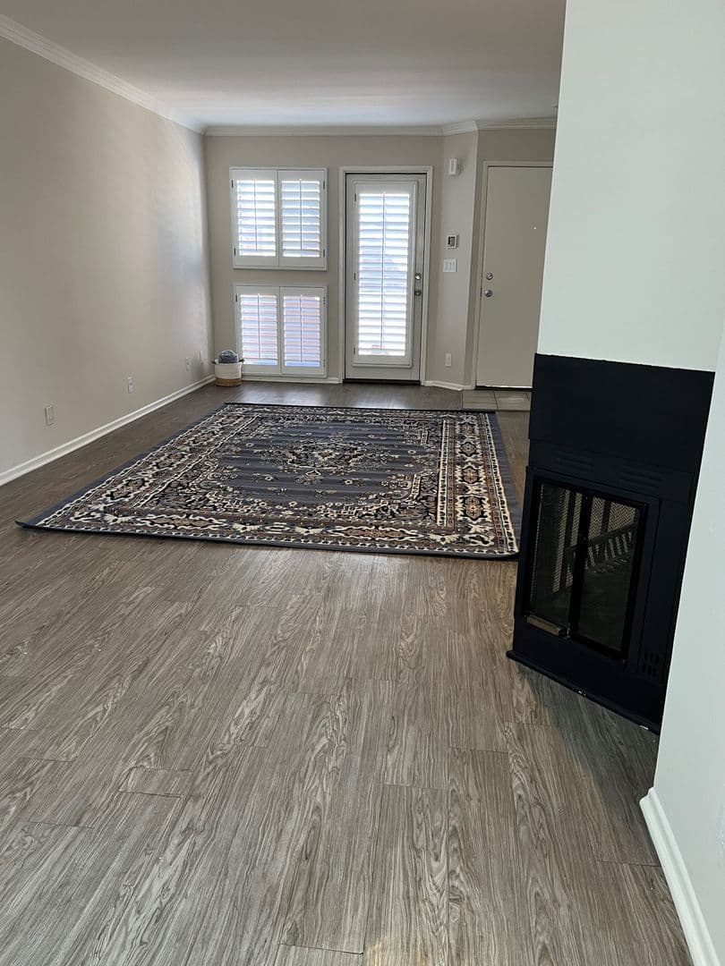Woodland Hills Townhome: 22301-67 Victory Blvd.