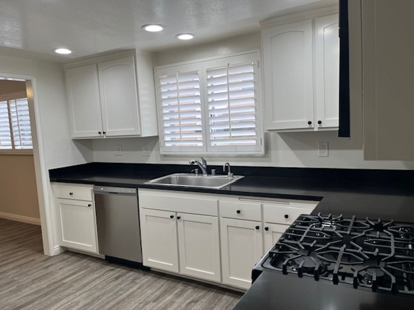 Canoga Park Townhome: 7700 Topanga Canyon Blvd.