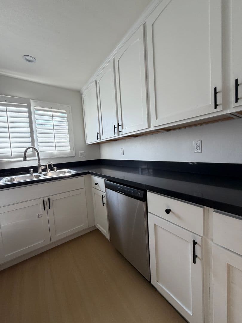 Beverly Hills Apartment: 442 So. Rexford Drive