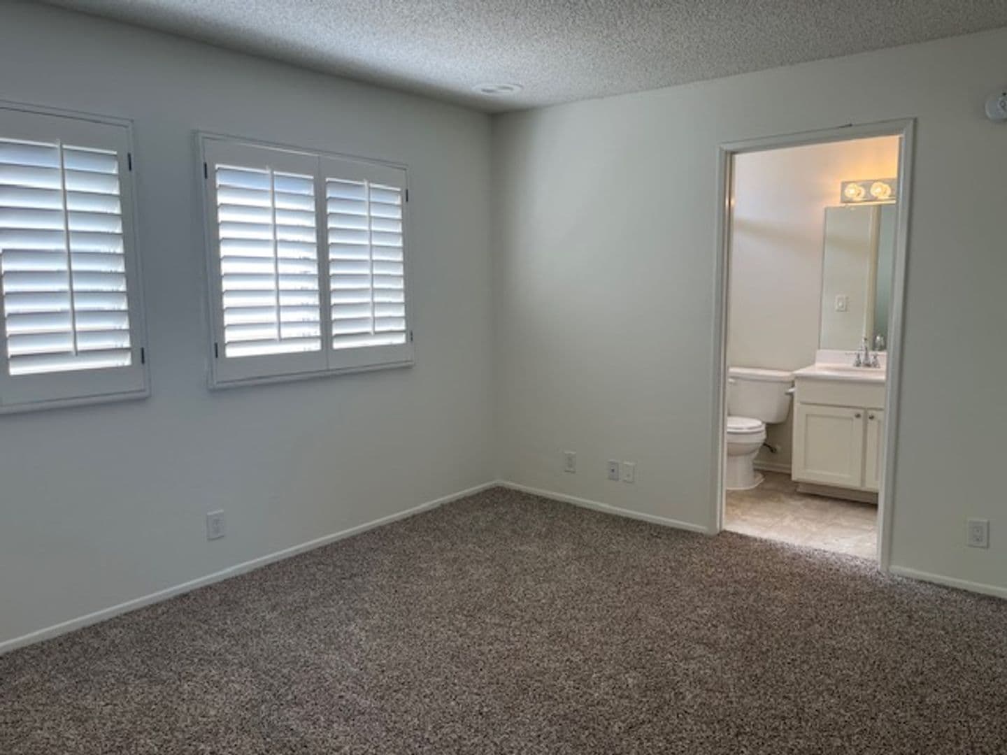 Woodland Hills Townhome: 22301-67 Victory Blvd.