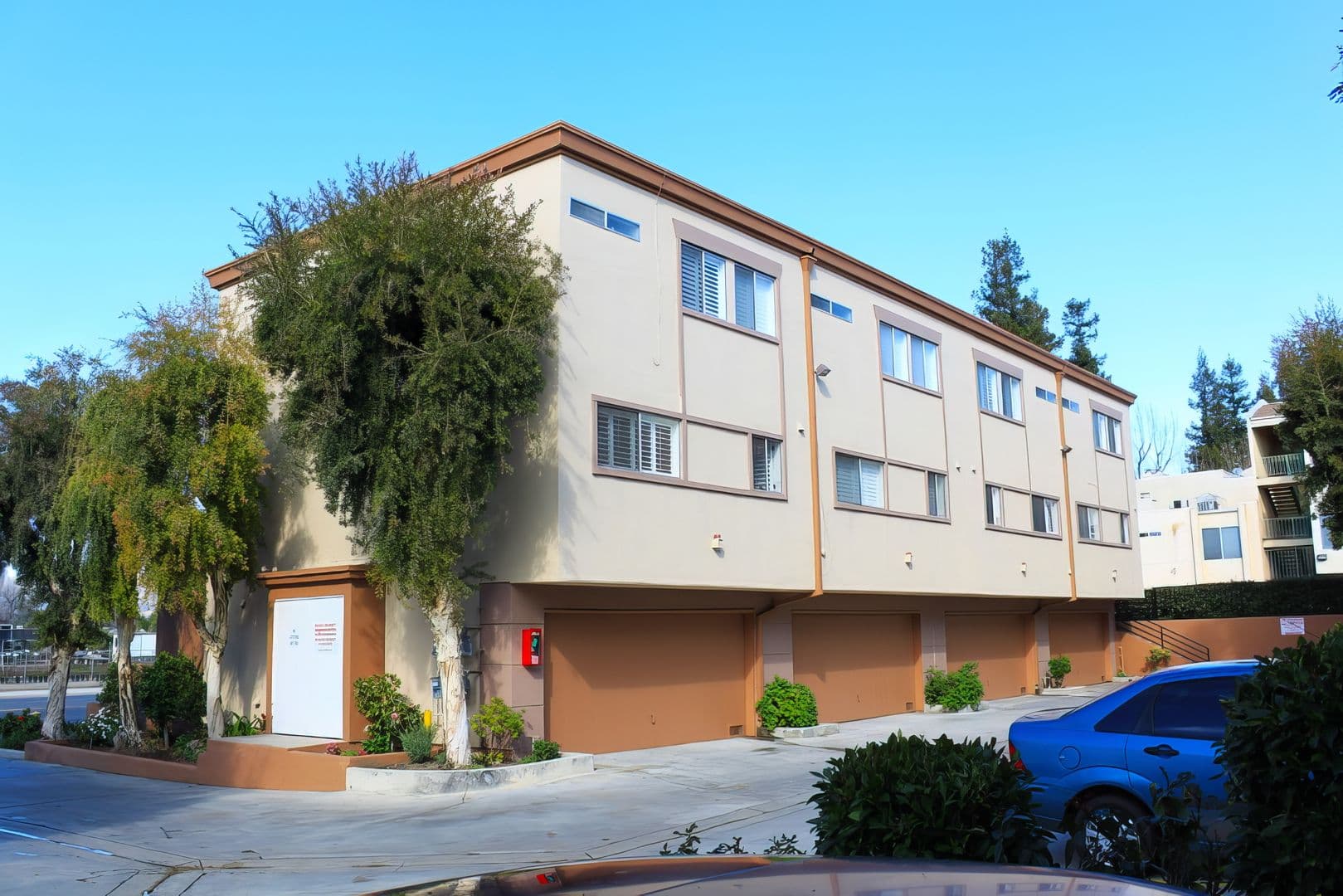 Canoga Park Townhome: 7700 Topanga Canyon Blvd.