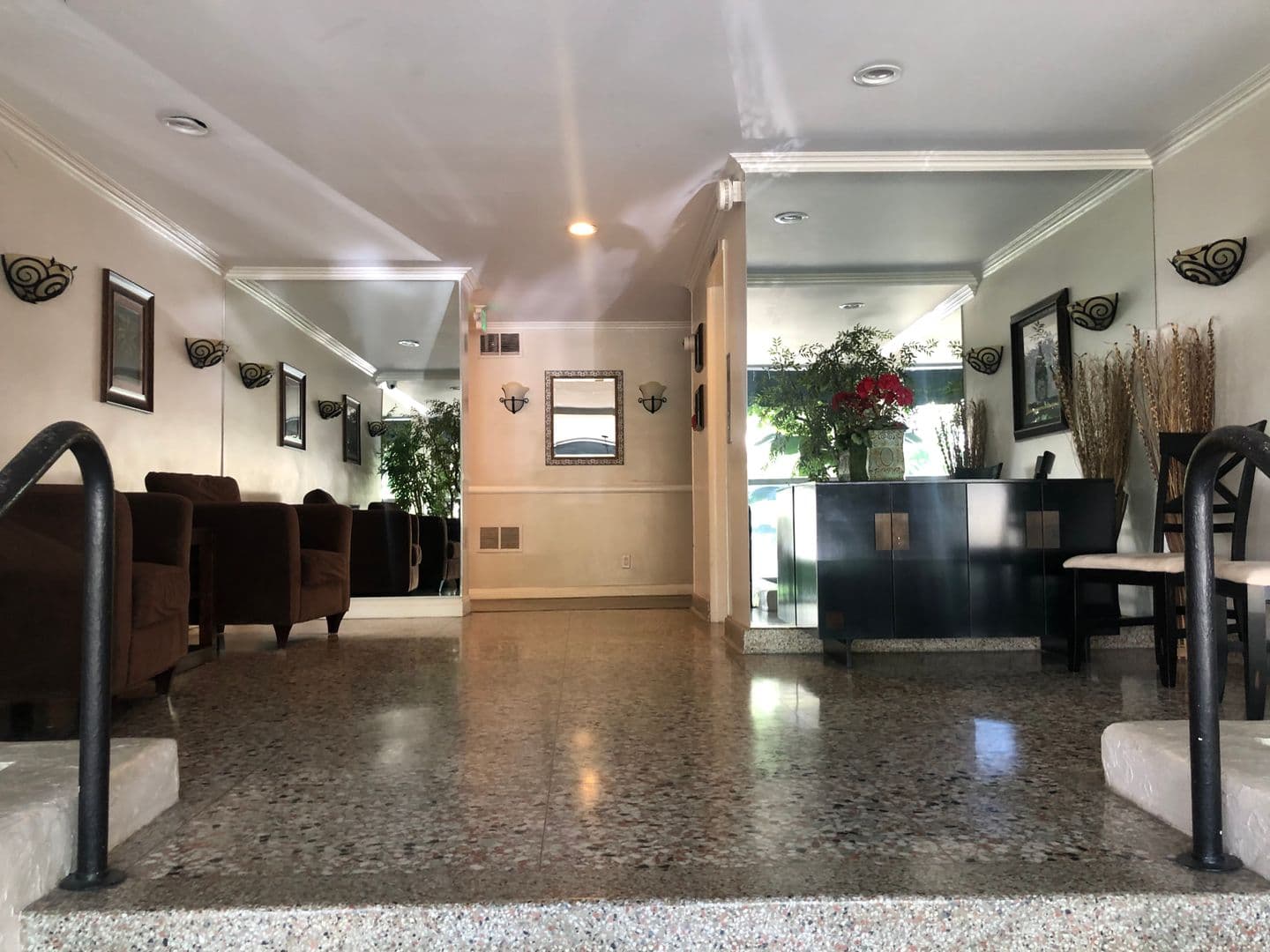Beverly Hills Apartment: 442 So. Rexford Drive