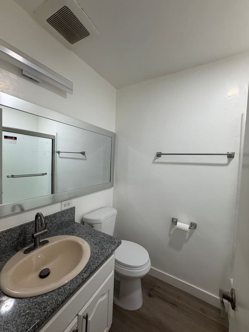 Beverly Hills Apartment: 442 So. Rexford Drive
