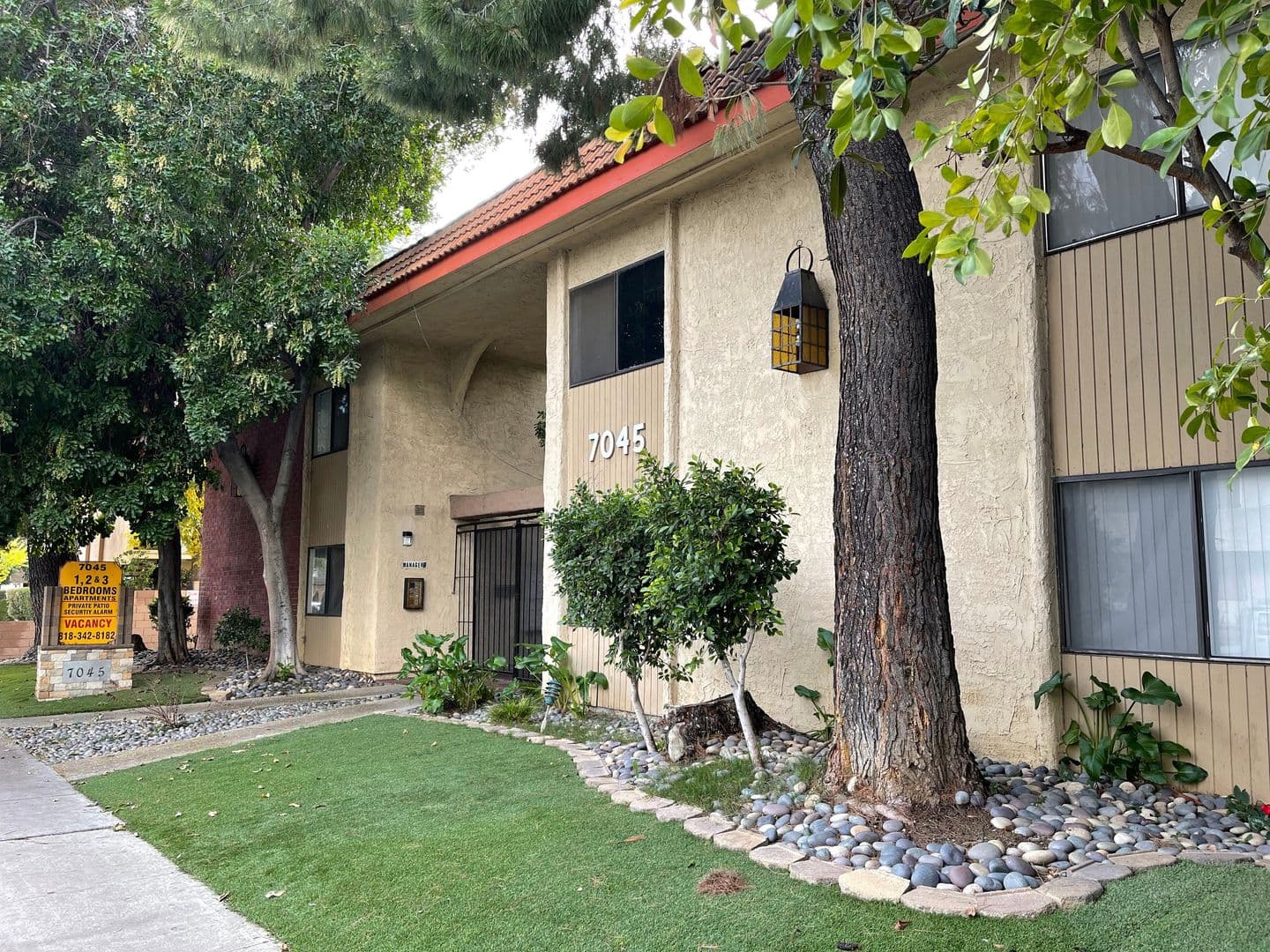 Reseda Apartment: 7045 Etiwanda Avenue