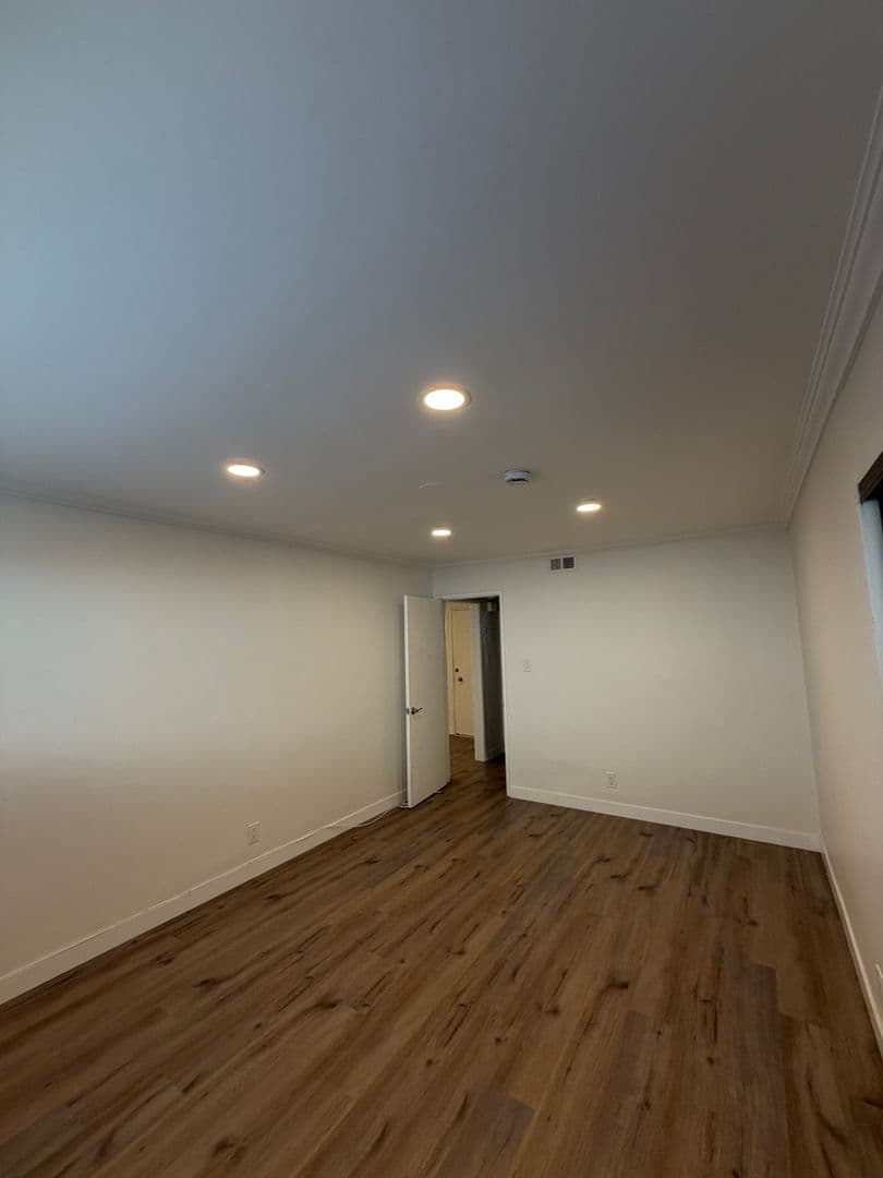 Beverly Hills Apartment: 442 So. Rexford Drive