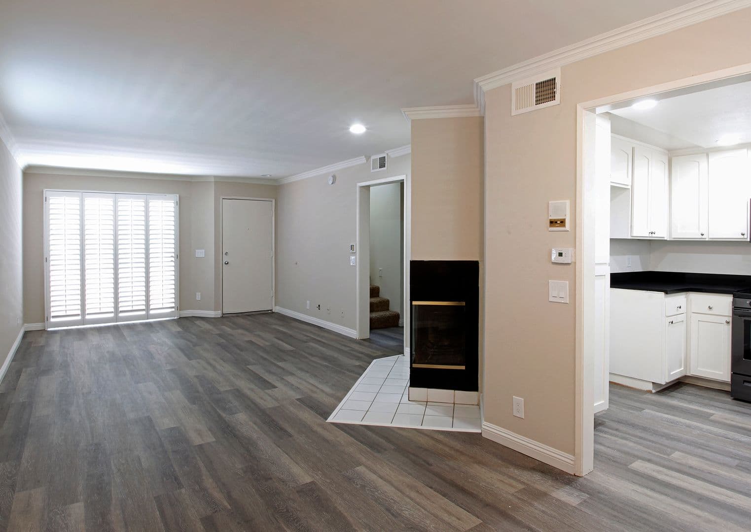 Chatsworth Townhome: 10216-34 Eton Avenue