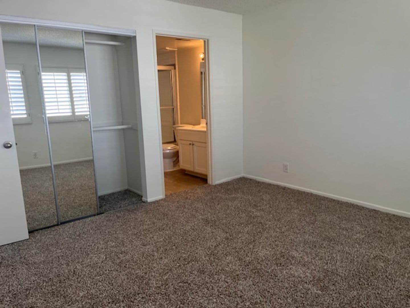Woodland Hills Townhome: 22301-67 Victory Blvd.