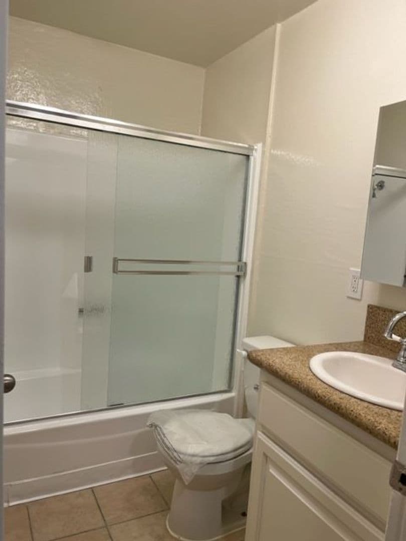 Reseda Apartment: 7243 Shirley Avenue