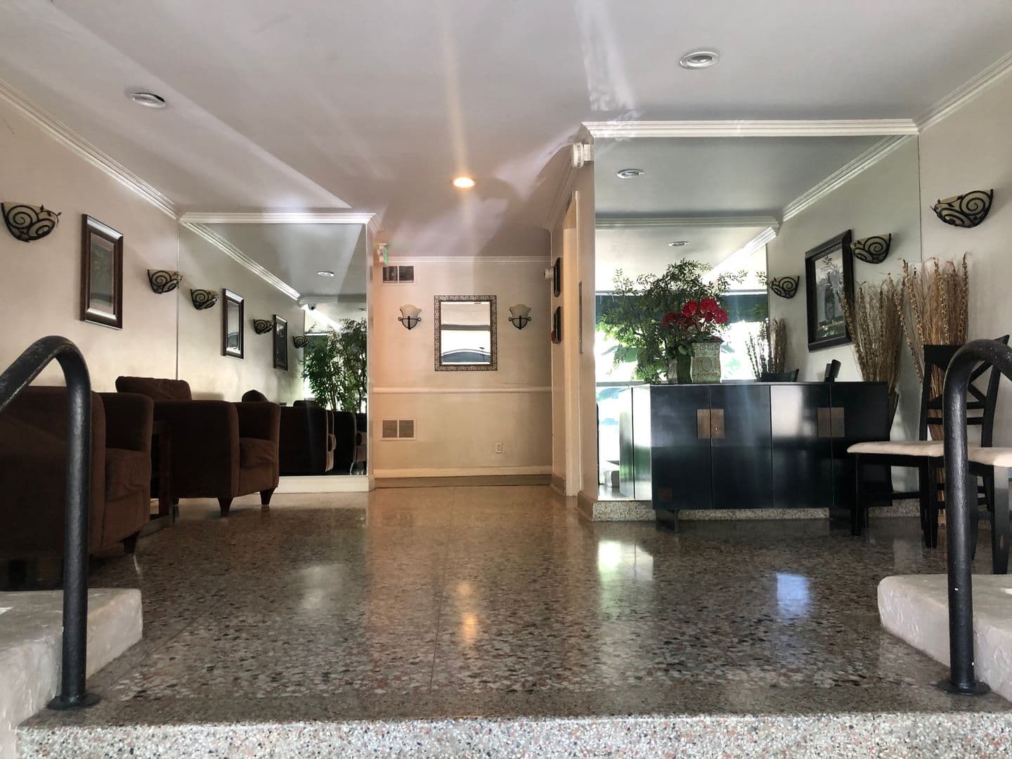 Beverly Hills Apartment: 442 So. Rexford Drive