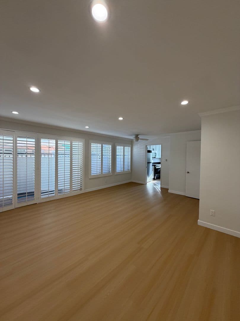 Beverly Hills Apartment: 442 So. Rexford Drive