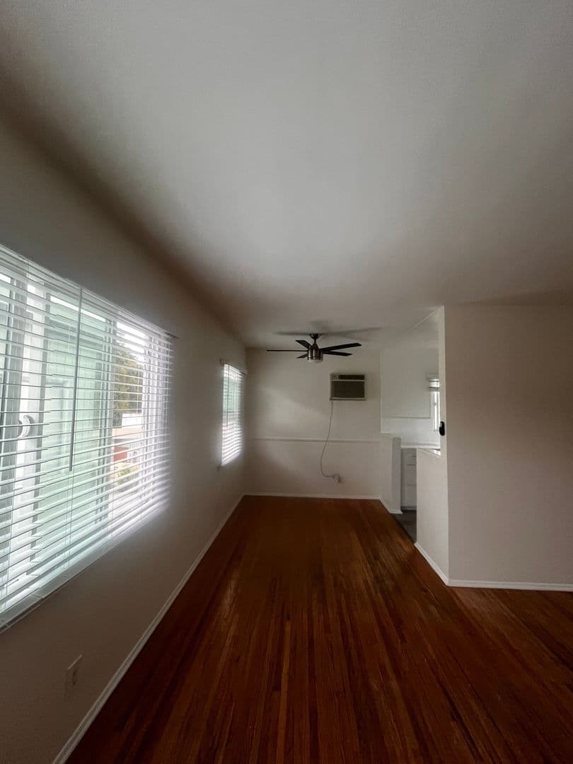 Los Angeles Apartment: 4757-4761 San Vicente Blvd.