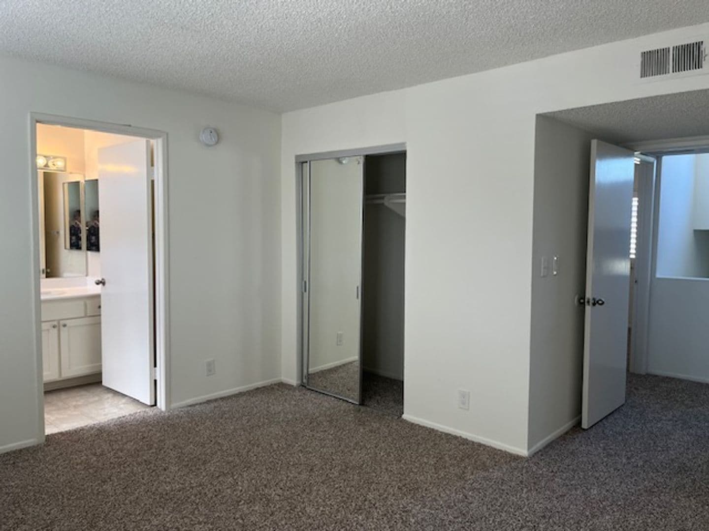 Woodland Hills Townhome: 22301-67 Victory Blvd.