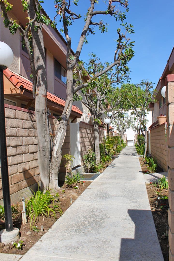 Canoga Park Townhome: 21051 Gresham Street