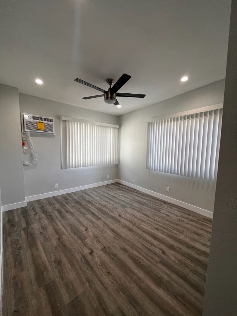 Los Angeles Apartment: 4757-4761 San Vicente Blvd.