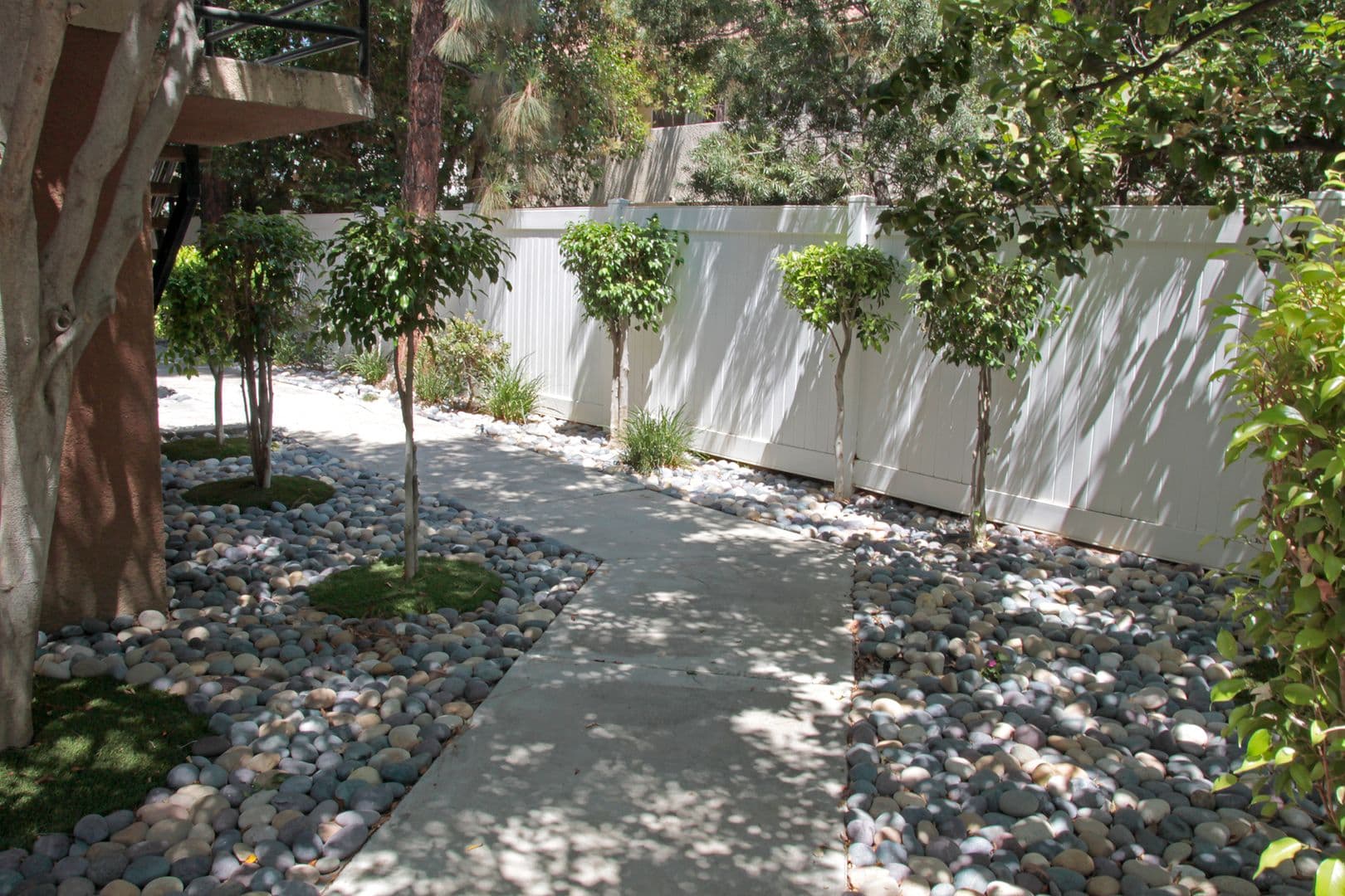 Chatsworth Townhome: 10216-34 Eton Avenue