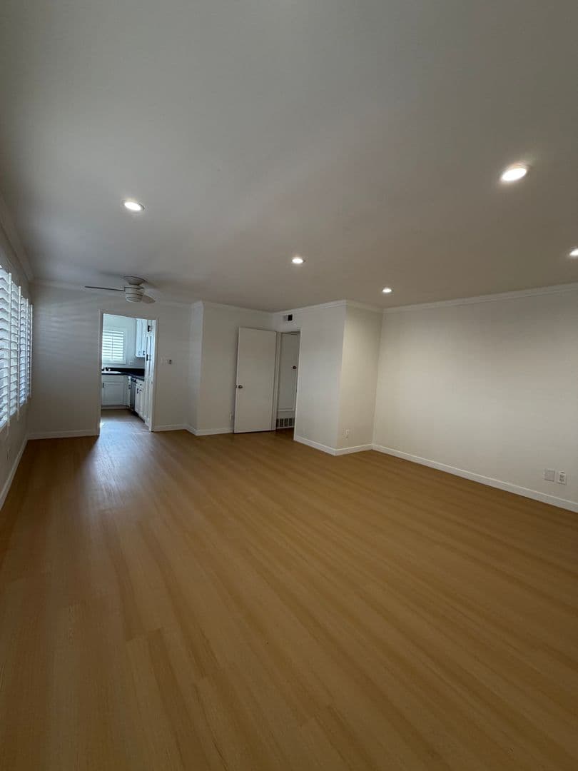 Beverly Hills Apartment: 442 So. Rexford Drive