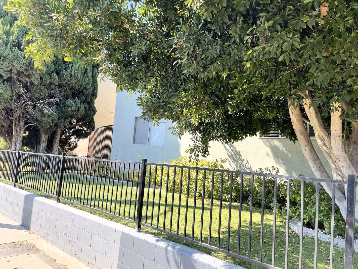 Los Angeles Apartment: 4757-4761 San Vicente Blvd.