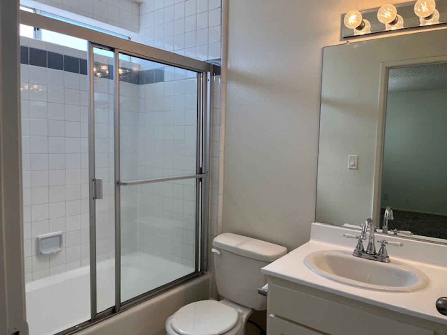 Woodland Hills Townhome: 22301-67 Victory Blvd.